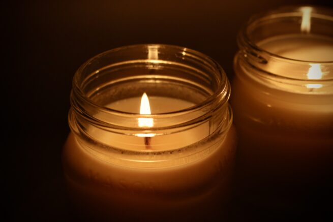 Eucalyptus + Mint Essential Oil Candle - Image 3