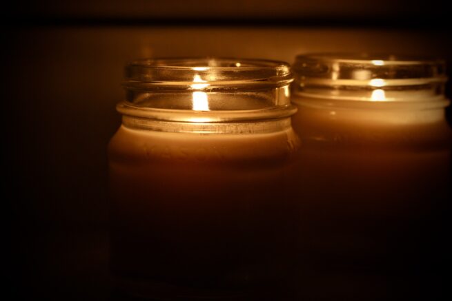 Frankincense + Patchouli Essential Oil Candle - Image 2